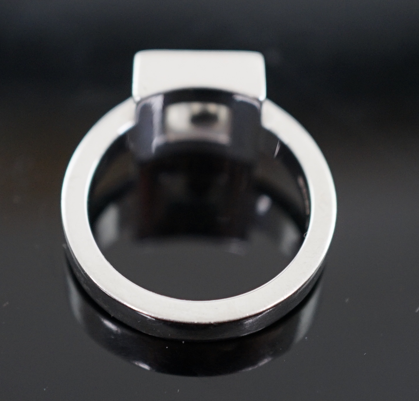 A modern Chopard 18ct white gold 'Happy Floating' diamond ring